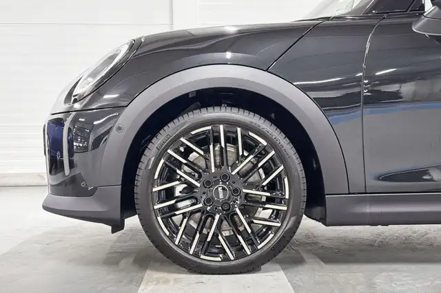 Mini Hatch view 4