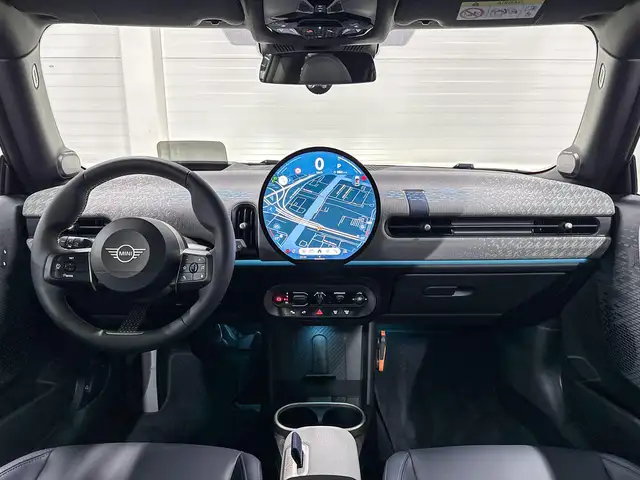 Mini Hatch view 11