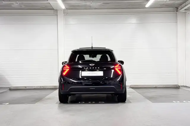Mini Hatch view 7