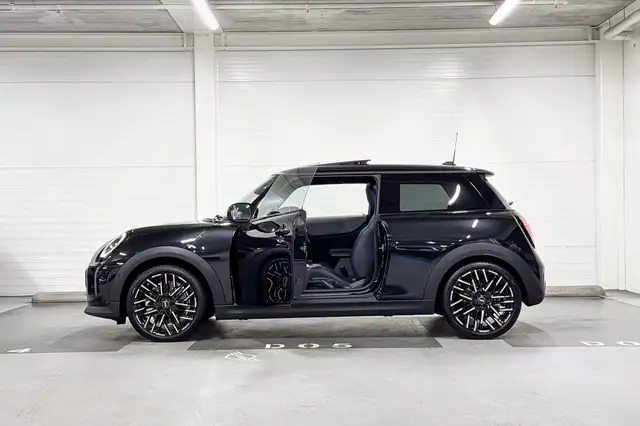 Mini Hatch view 3
