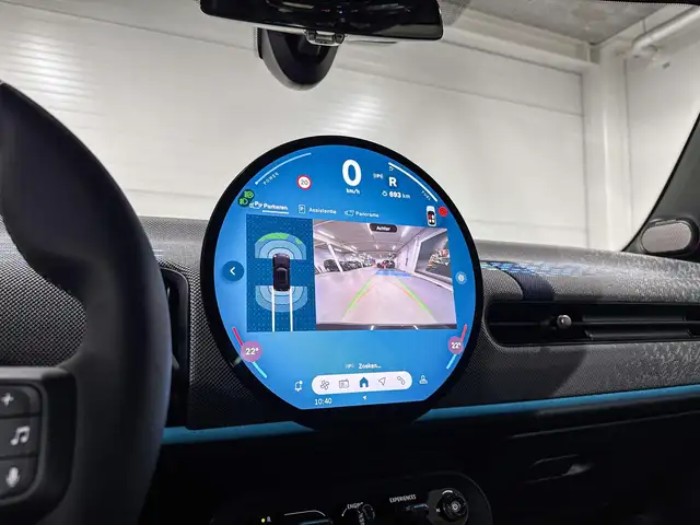 Mini Hatch view 14