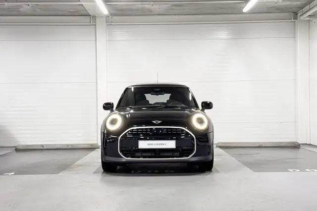 Mini Hatch view 5
