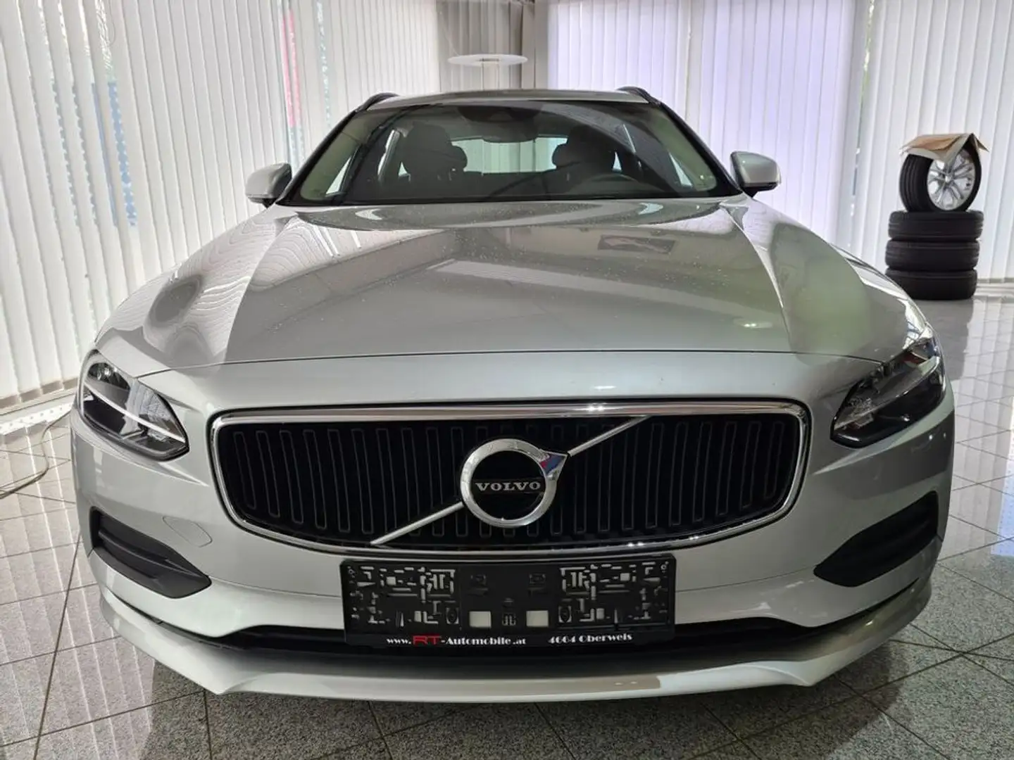 Volvo V90 Kinetic Silber - 2