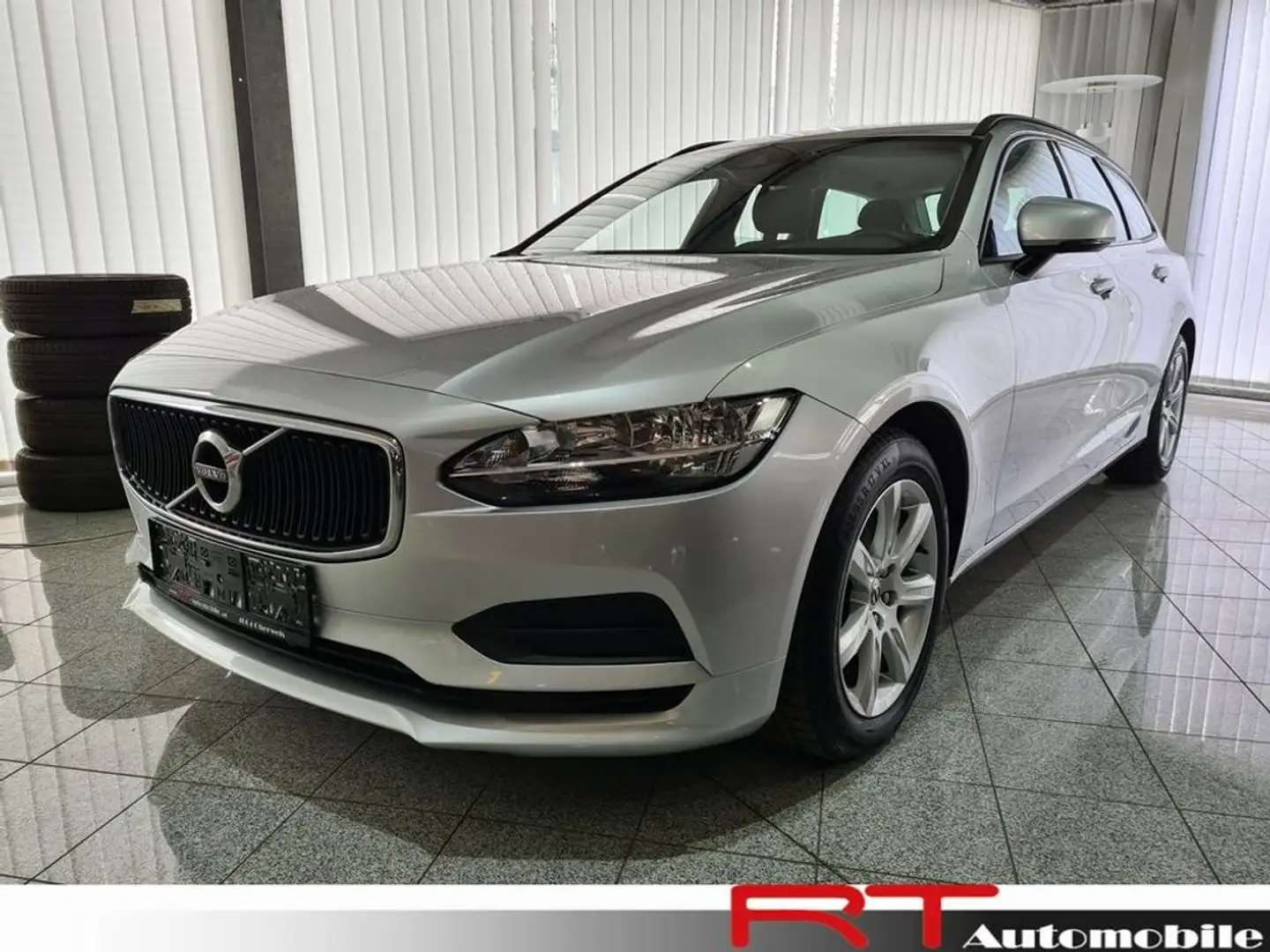 Volvo V90 Kinetic Silber - 1