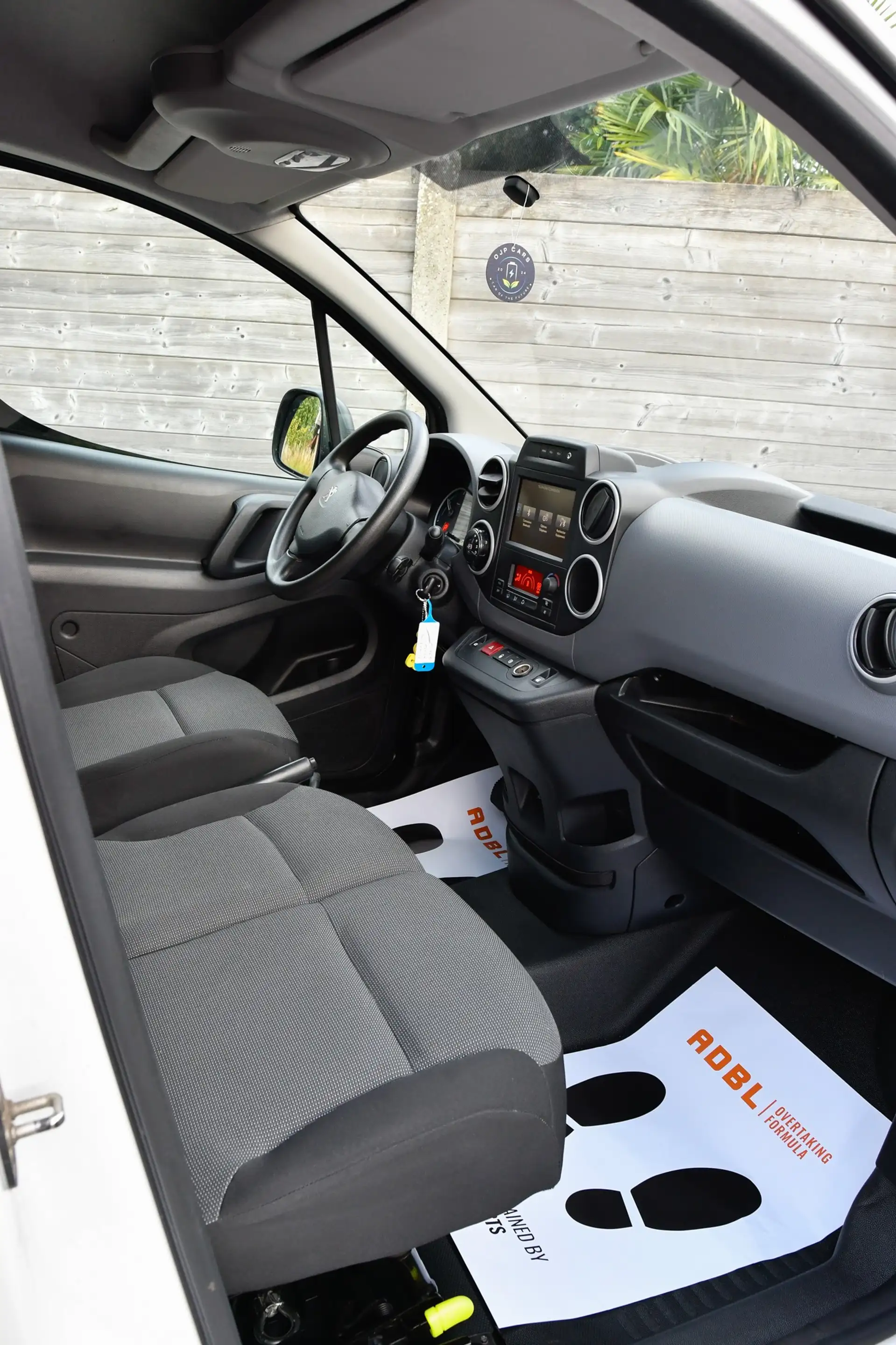 Peugeot Partner 100% Electric *CarPlay*Bip*Full* — photo 12