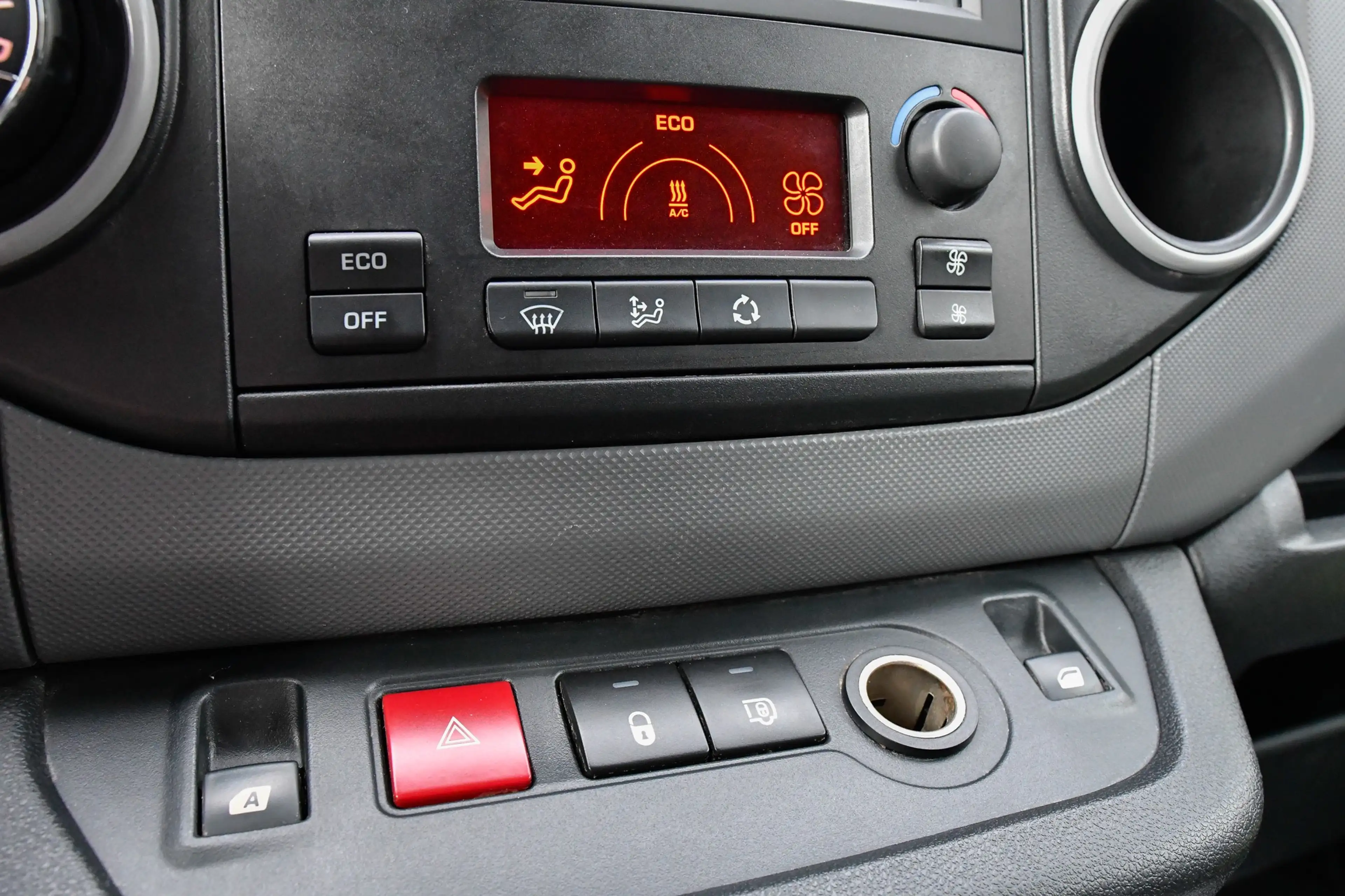 Peugeot Partner 100% Electric *CarPlay*Bip*Full* — photo 7