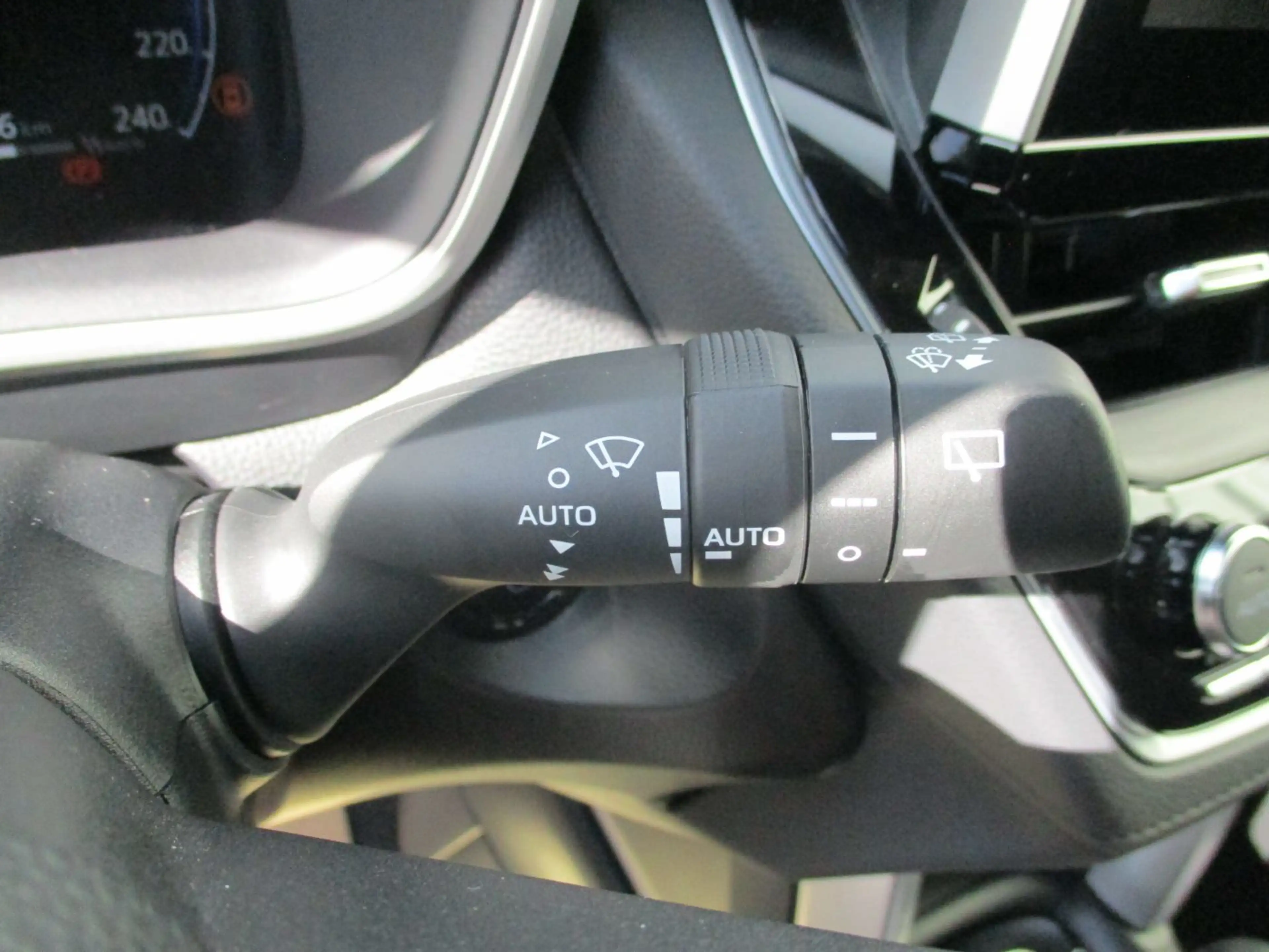 Toyota Corolla Cross 1.8 FWD Active Drive ACC+LED+Navi — photo 15