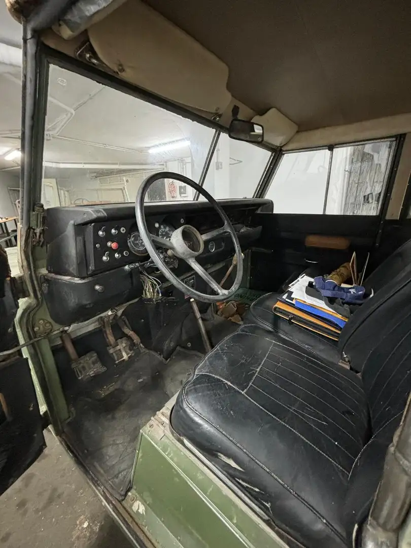 Land Rover Series 109 Grün - 2