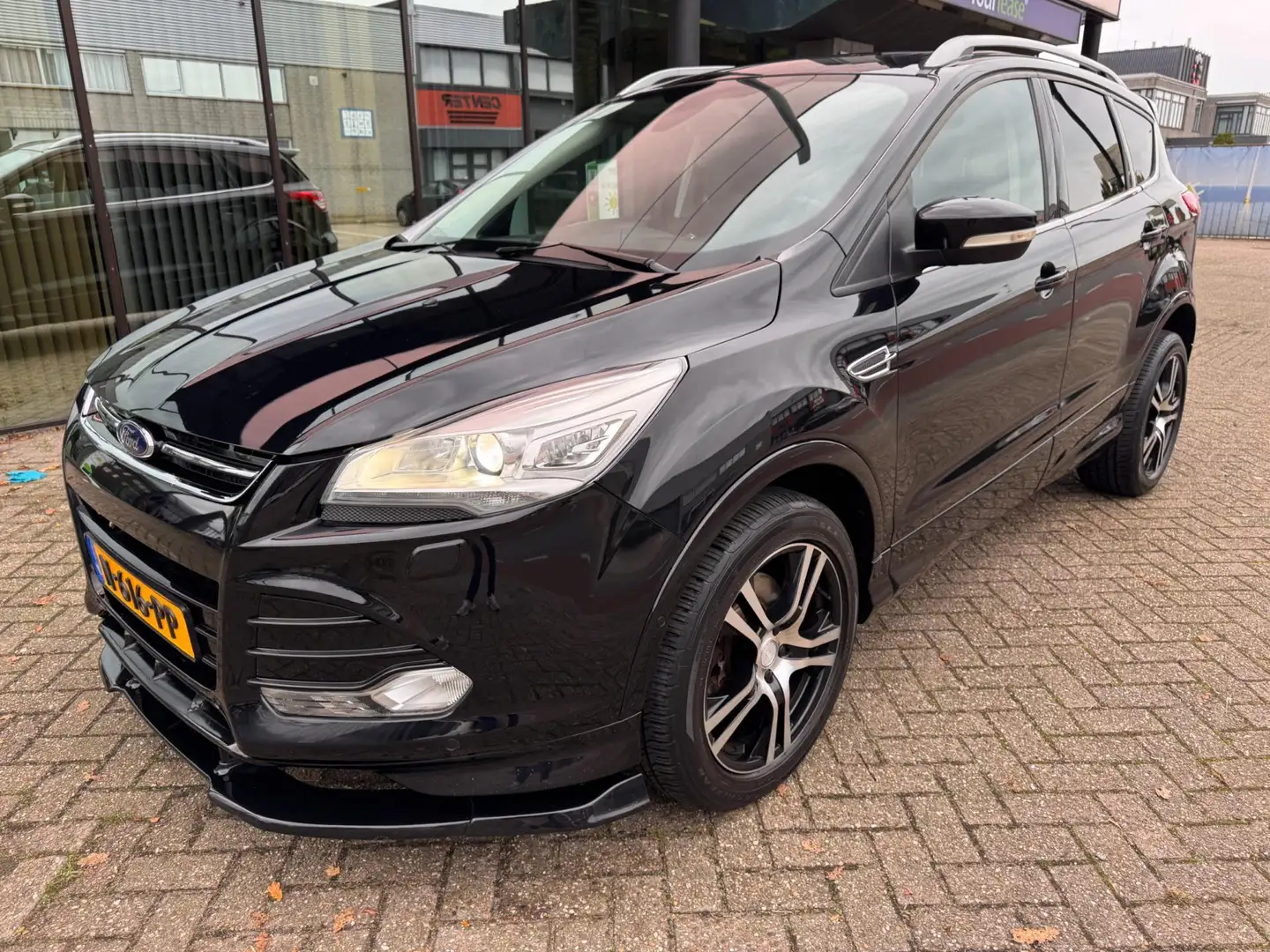 Ford Kuga 1.5 Titanium Plus 4WD / Automaat / Leder / Pano'da Noir - 1