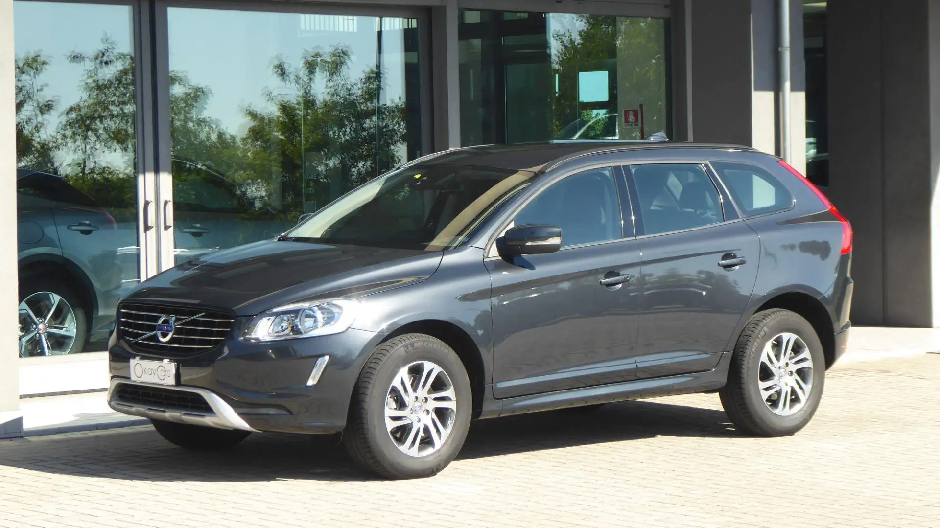 Volvo XC60 D3 Geartronic Business Gris - 1