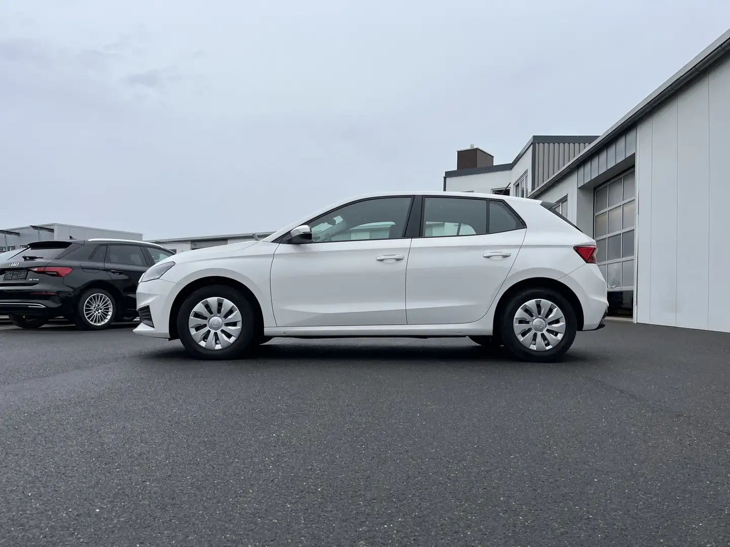 Skoda Fabia 1.0 Active 81€ m. 20% Anzahlung LED SHZ PDC DAB Weiß - 2