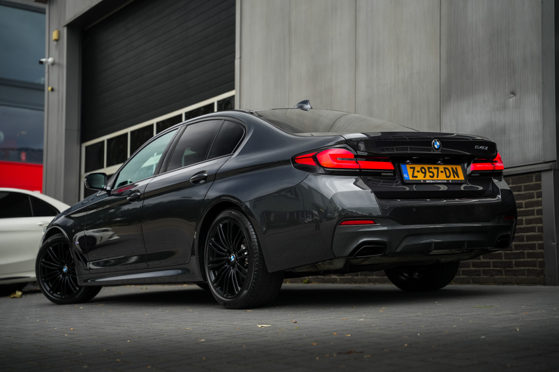 BMW 540 5-serie 540i 334 pk High Executive M-Sportpakket / — photo 3
