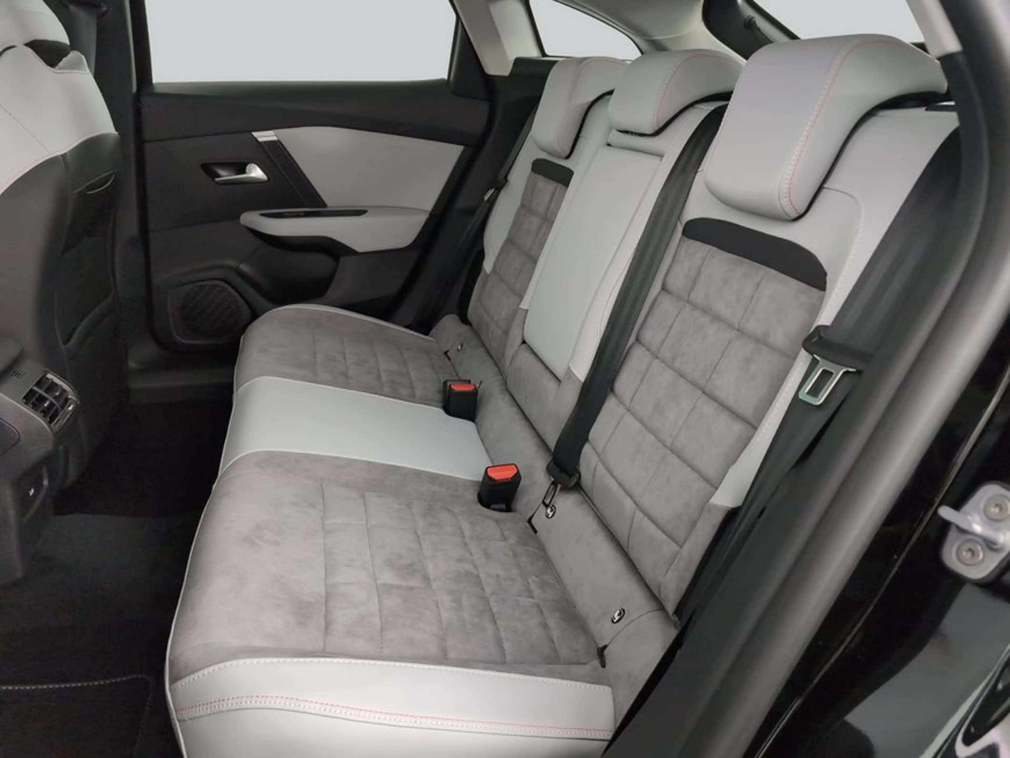 Citroen C4 Hybrid 145 MAX — photo 11