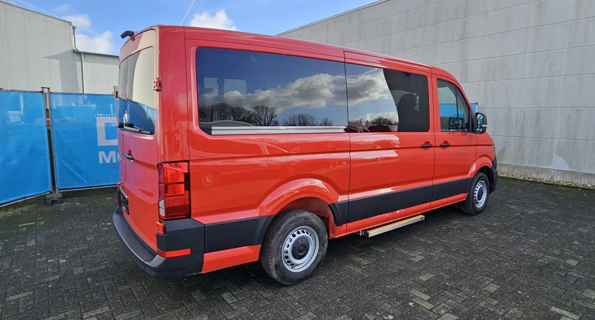 Volkswagen Crafter 35 MR Flachdach 9-Sitzer RAL 3000 Rot - 2
