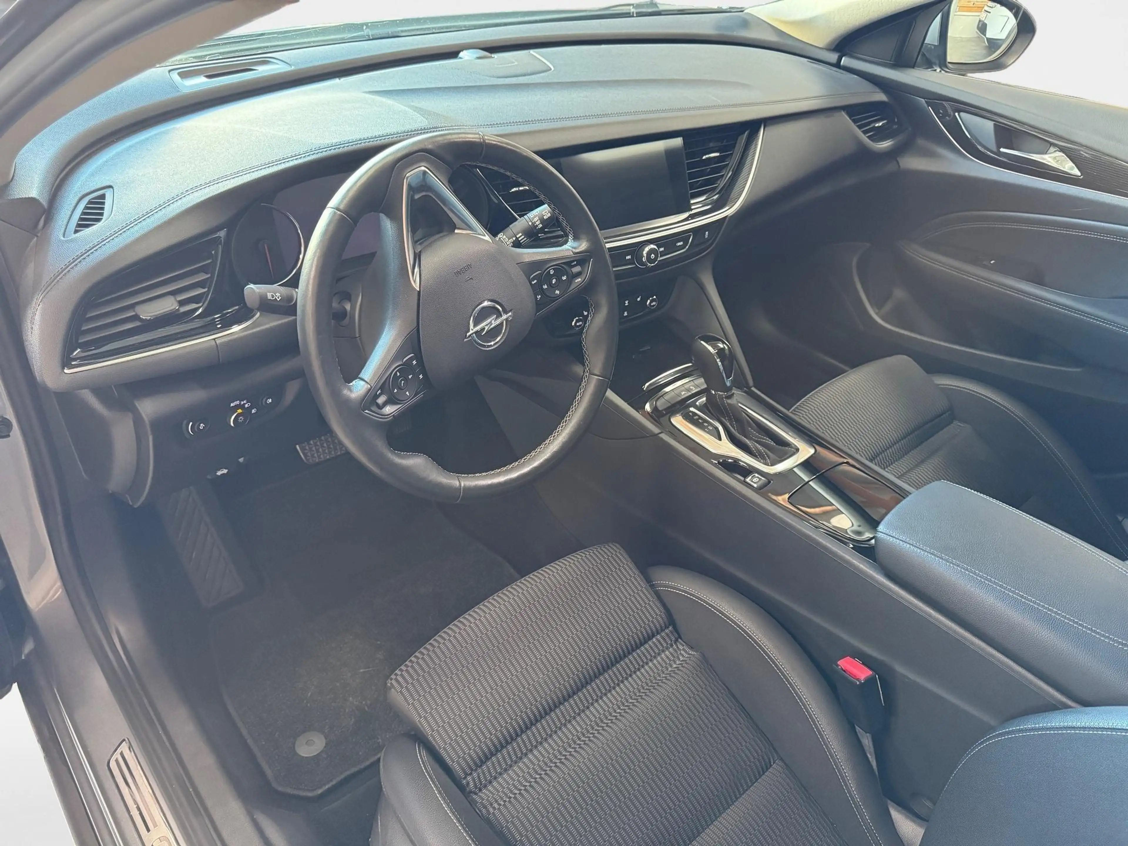 Opel Insignia Sports Tourer 2.0 CDTI INNOVATION elektr. Heckk... — photo 14