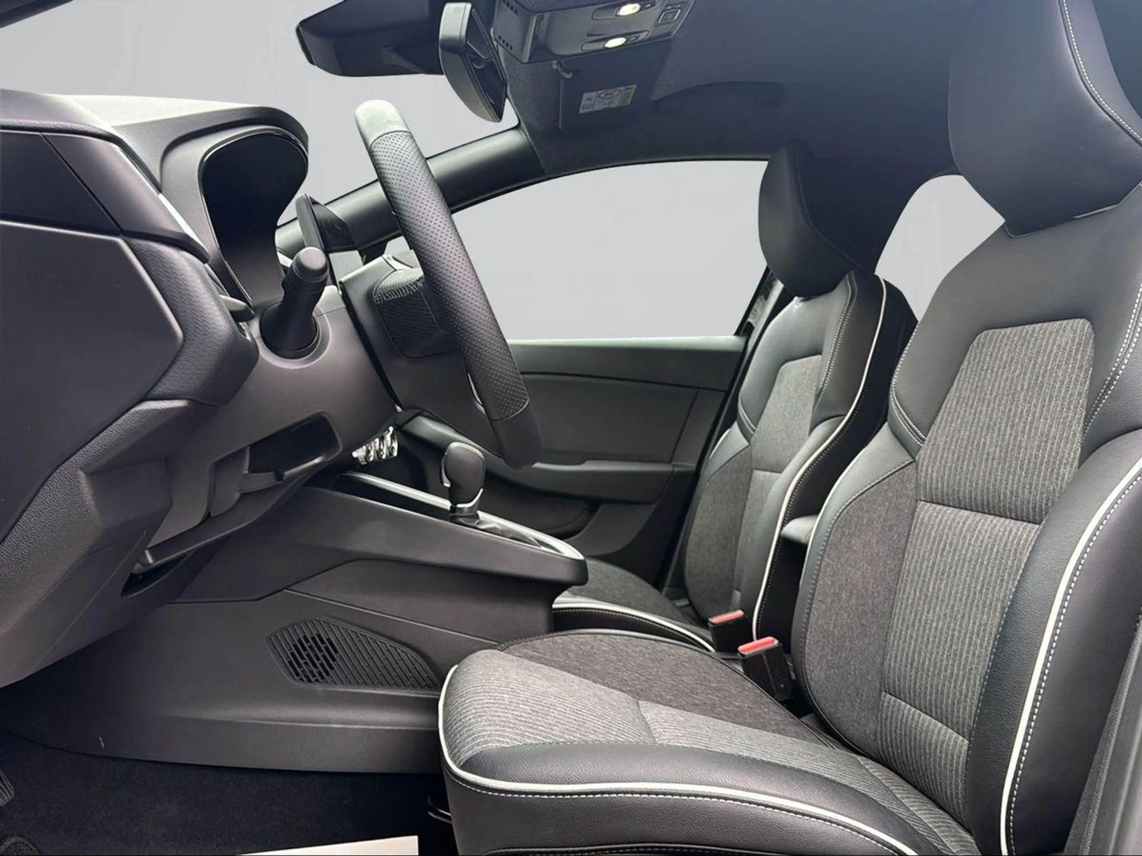 Mitsubishi Colt 1.6 Intro Edition HEV #AUT #LED #NAV #KAM — photo 13