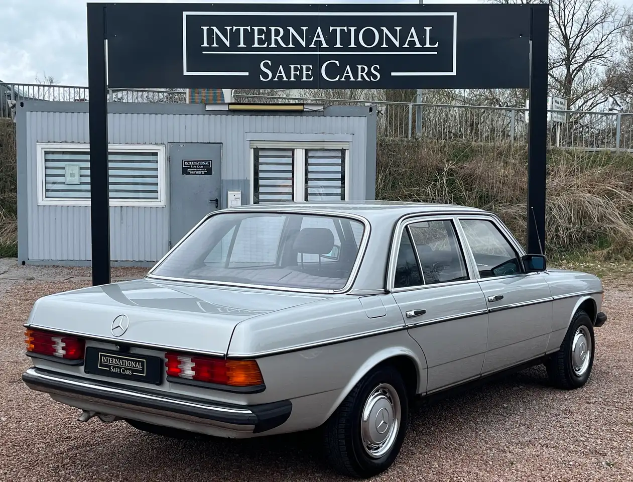 Mercedes-Benz 240 D W123 / H-Zulassung / TÜV 01.28 / Schiebedach, foto 4
