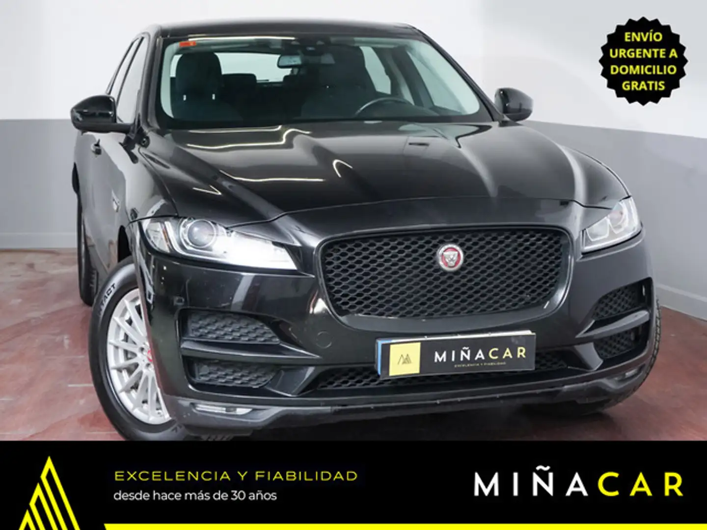 Jaguar F-Pace 2.0i4D Pure AWD 180 Zwart - 1
