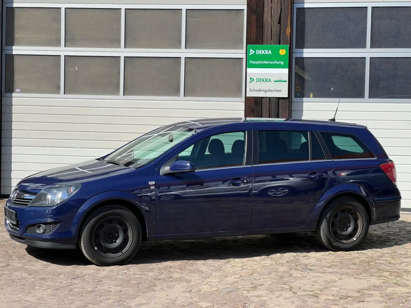 Opel Astra H Caravan Edition "111 Jahre" Blau - 1