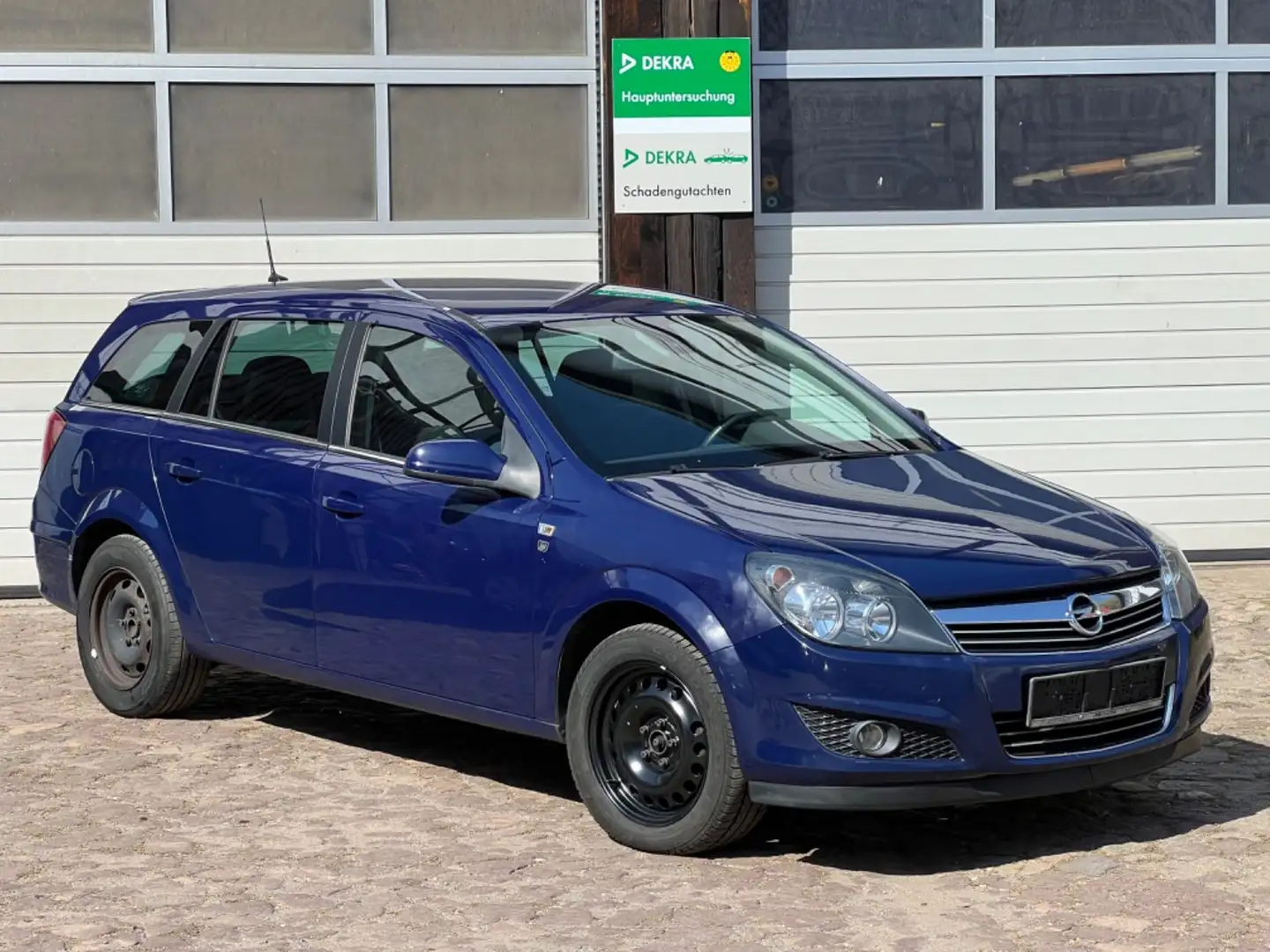 Opel Astra H Caravan Edition "111 Jahre" Blau - 2