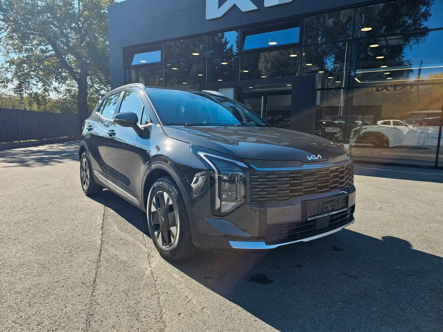 Kia Sportage 1.6T 2WD  Vision neues Modell Gris - 1