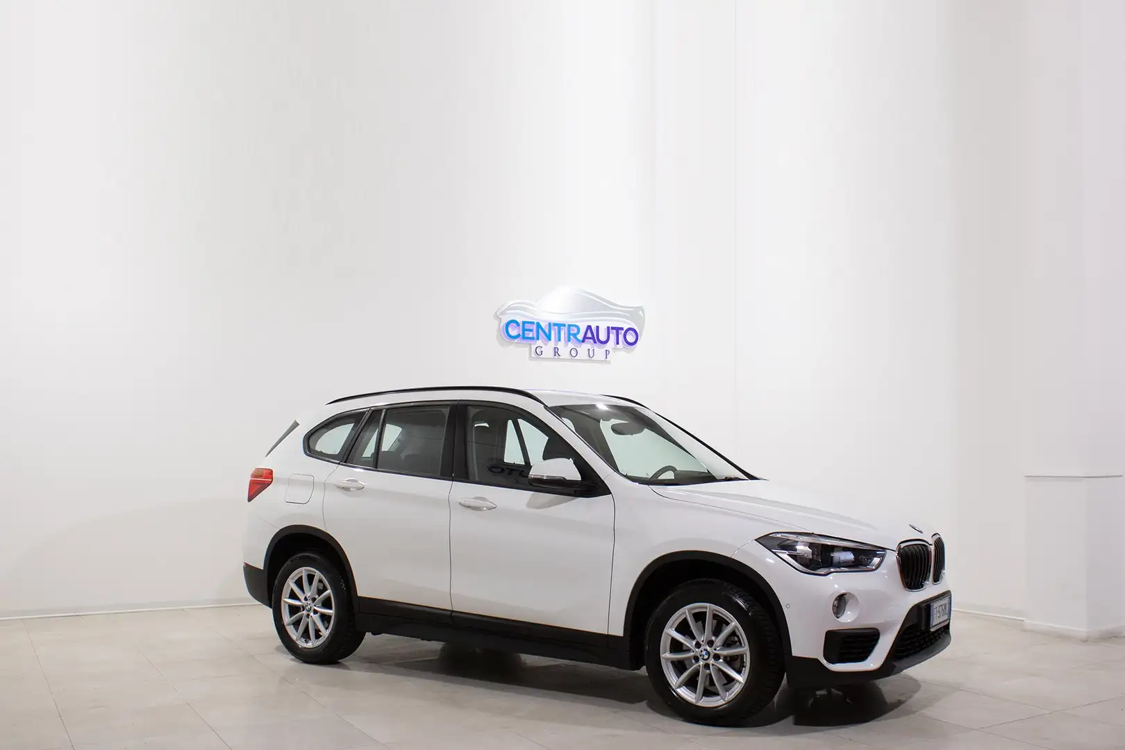 BMW X1 sDrive 18d BUSINESS *ACTIVE GUARD, DAB* Blanc - 2