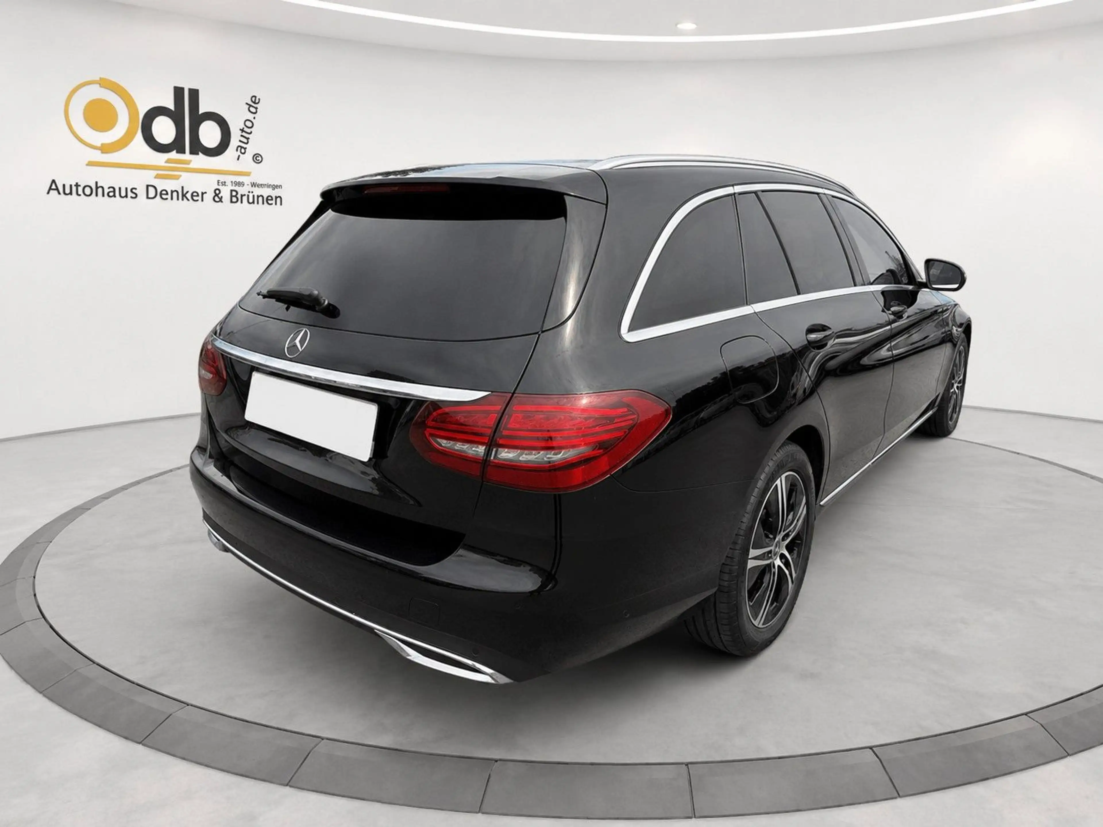 Mercedes-Benz C 200 d T Avantgarde - Burmester,ACC,Pano,LED — photo 4