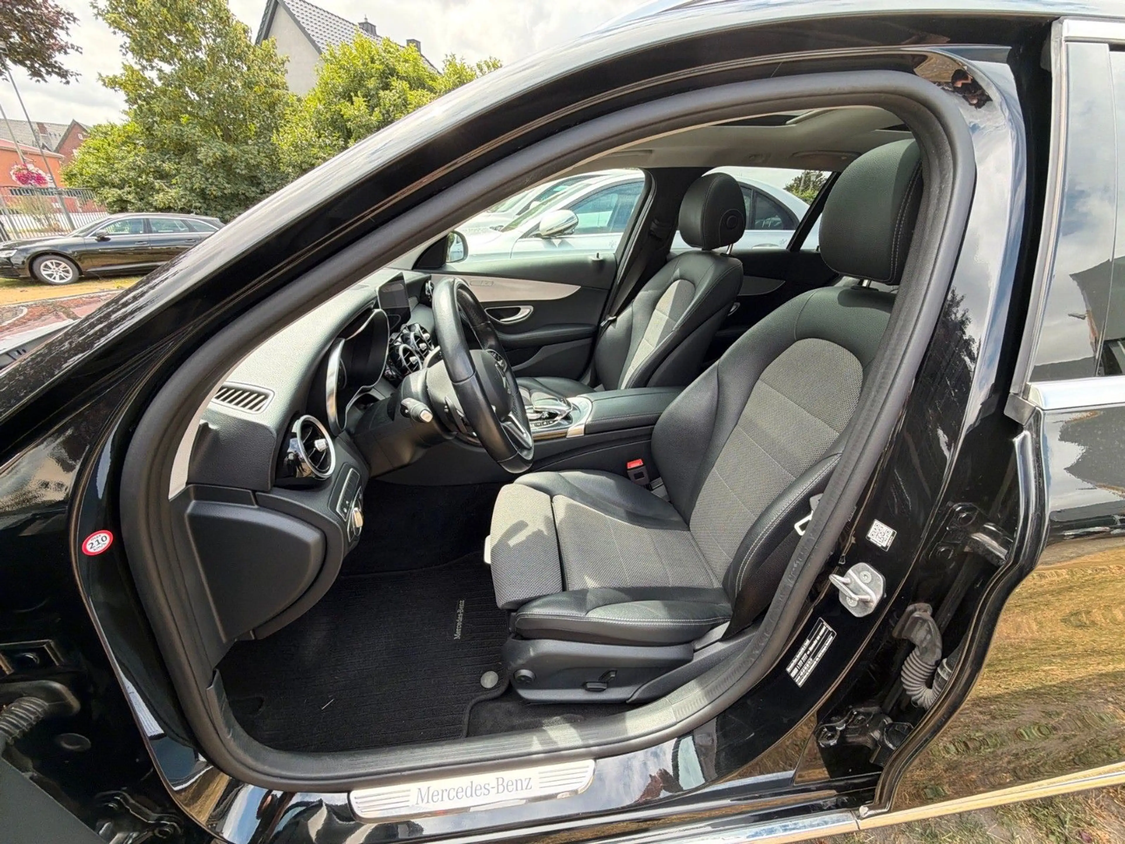 Mercedes-Benz C 200 d T Avantgarde - Burmester,ACC,Pano,LED — photo 5