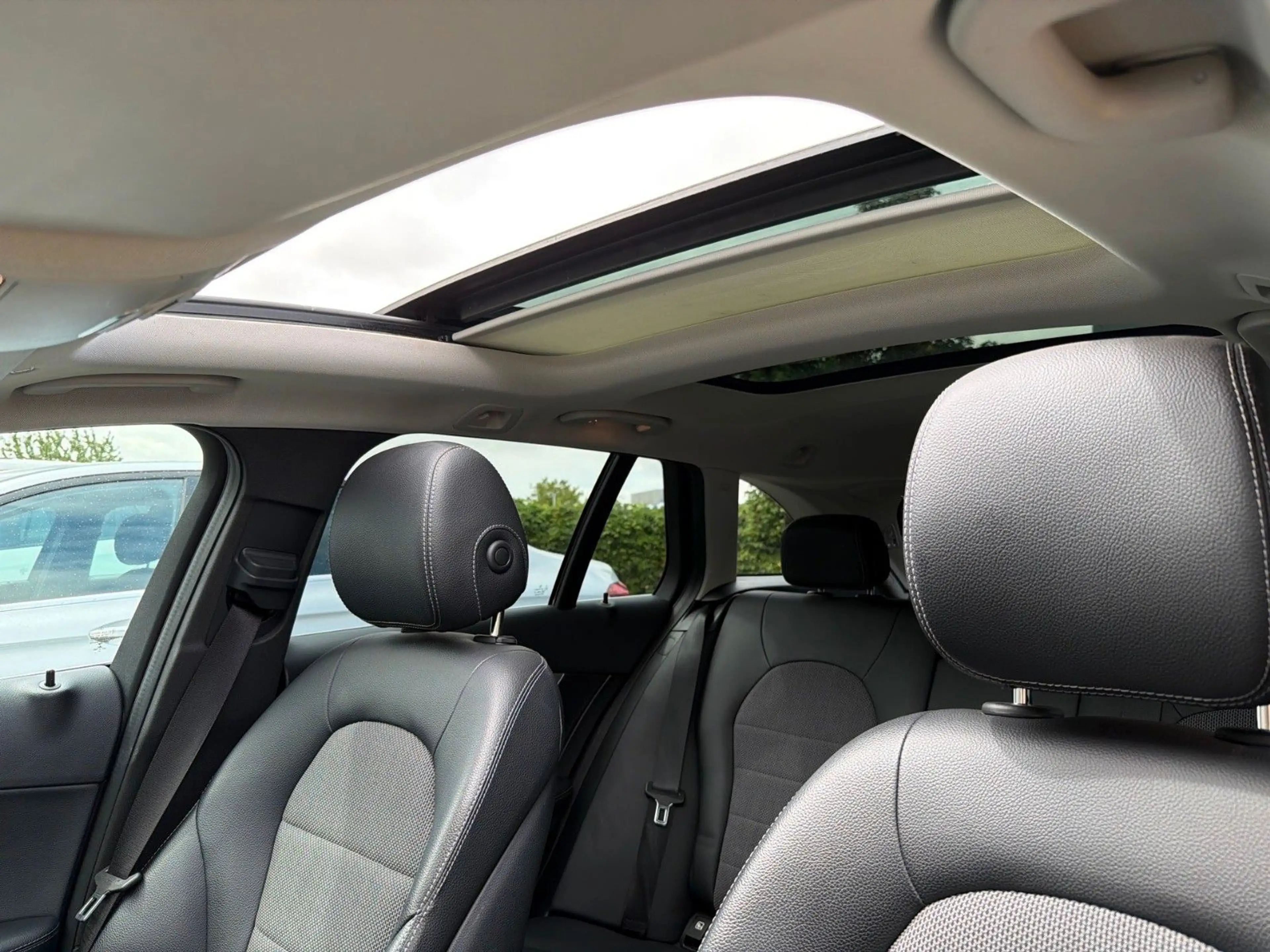 Mercedes-Benz C 200 d T Avantgarde - Burmester,ACC,Pano,LED — photo 13