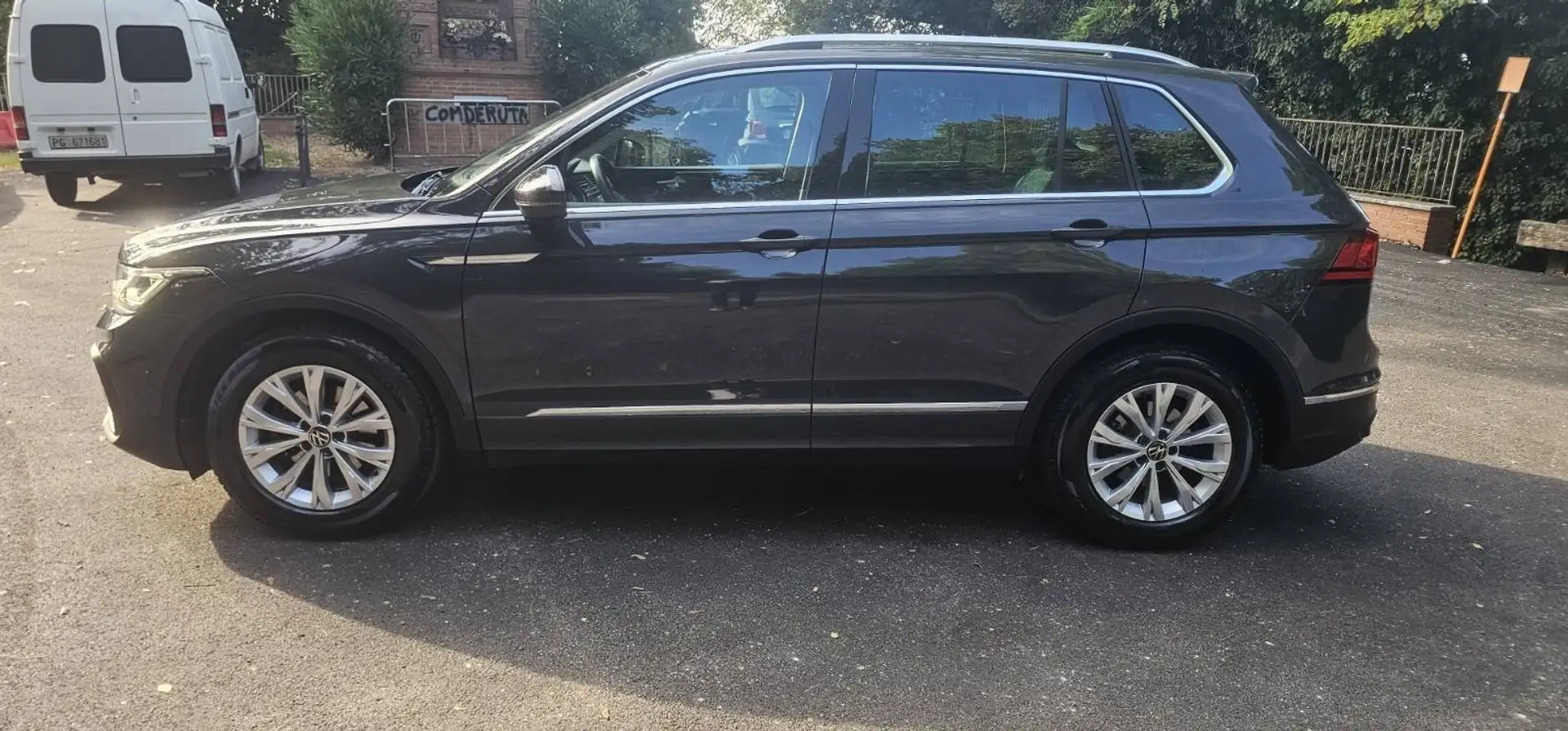 Volkswagen Tiguan 2.0 tdi Life 150cv dsg  "IVA ESPOSTA" - 1