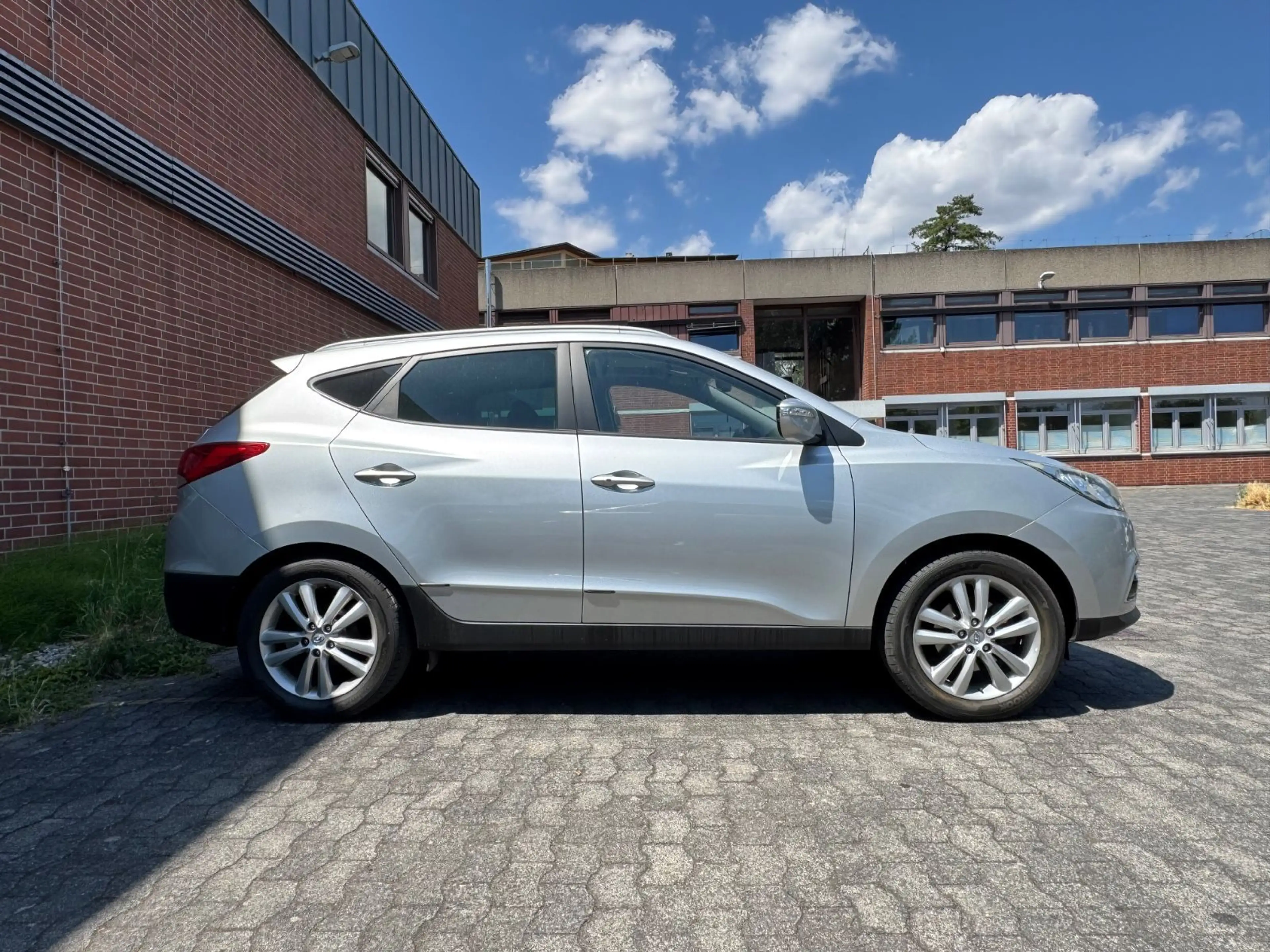 Hyundai iX35 Style 2WD *PANO*KAMERA*NAVI*Bi-XENON* — photo 4