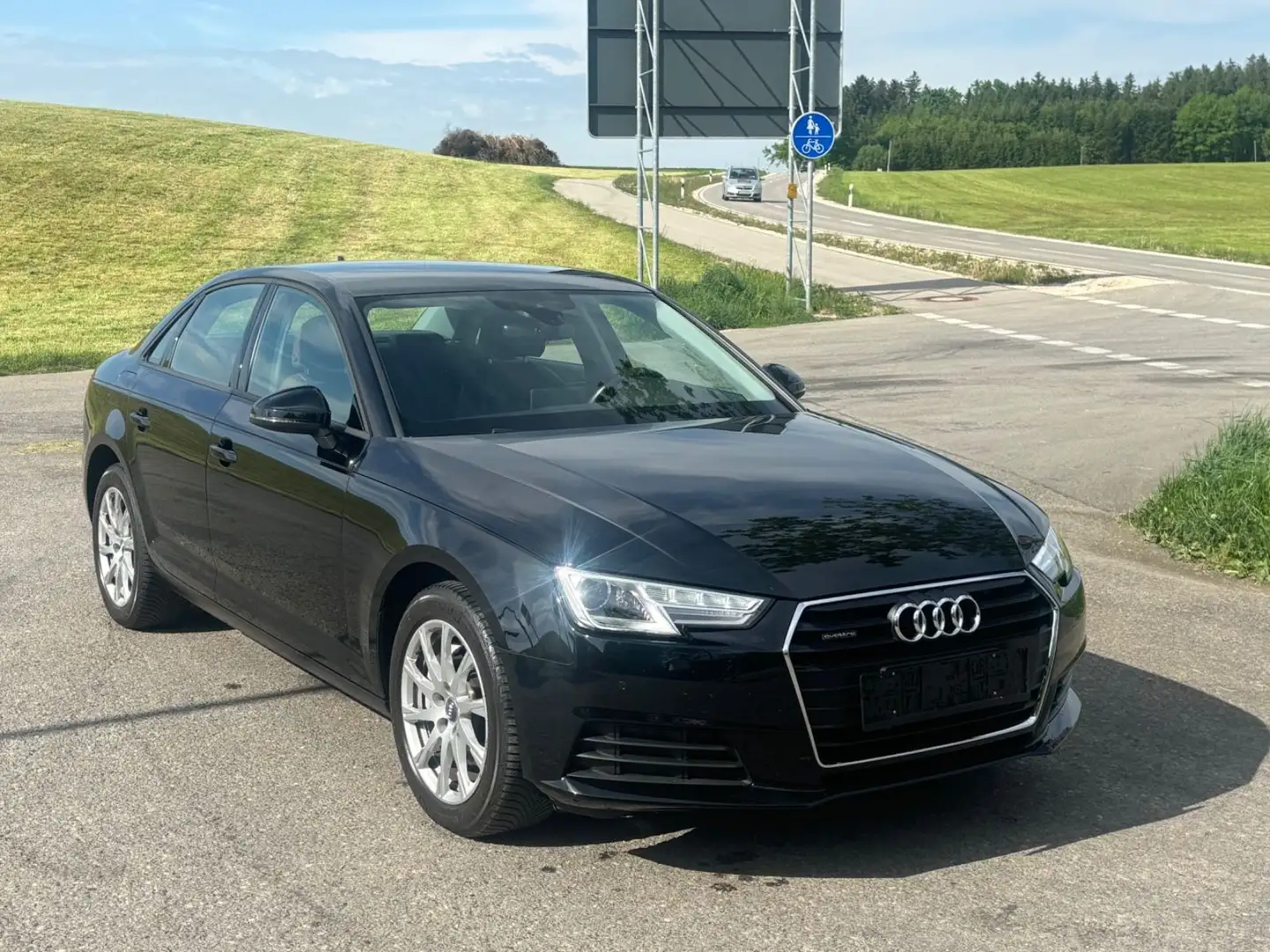 Audi A4 Lim. quattro basis Noir - 1