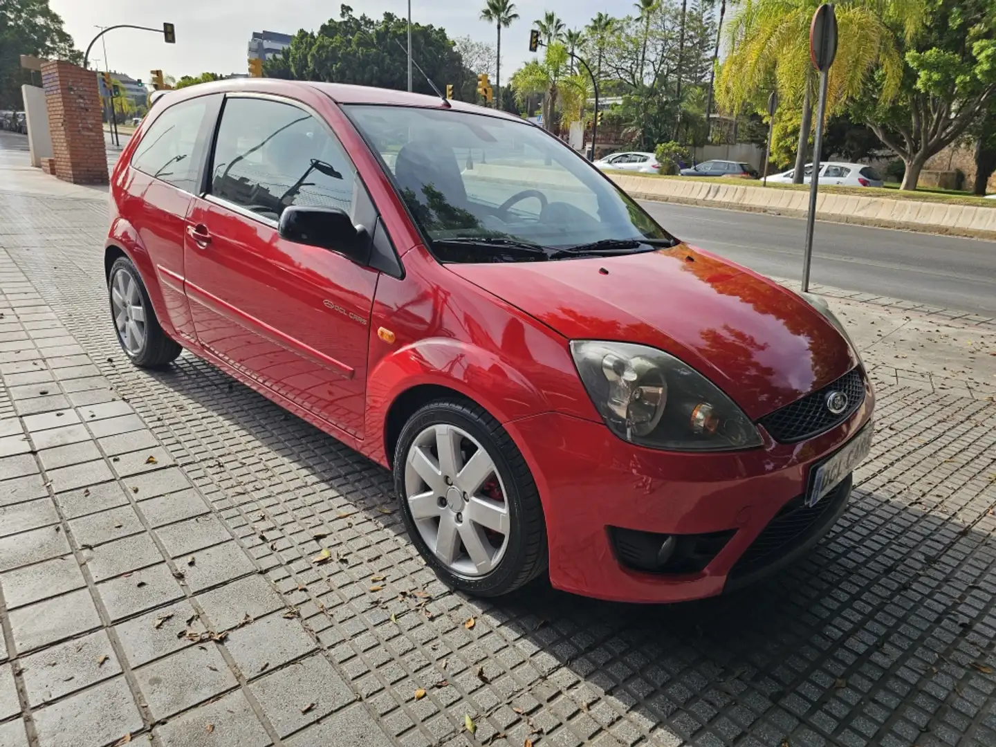 Ford Fiesta 1.6 TDCi Sport Rood - 1