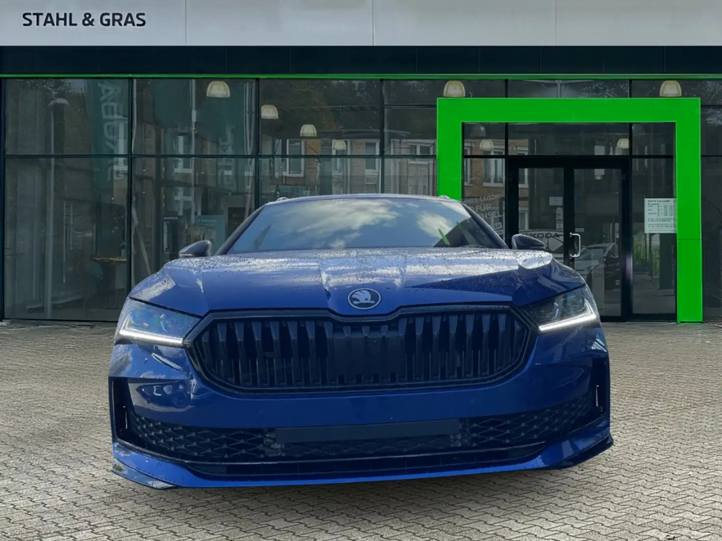 Skoda Superb Sportline 2,0 TDI 142 kW 7-Gang-DSG HUD AD AHK-kla Blau - 2