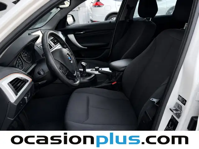 BMW 1 Series view 8