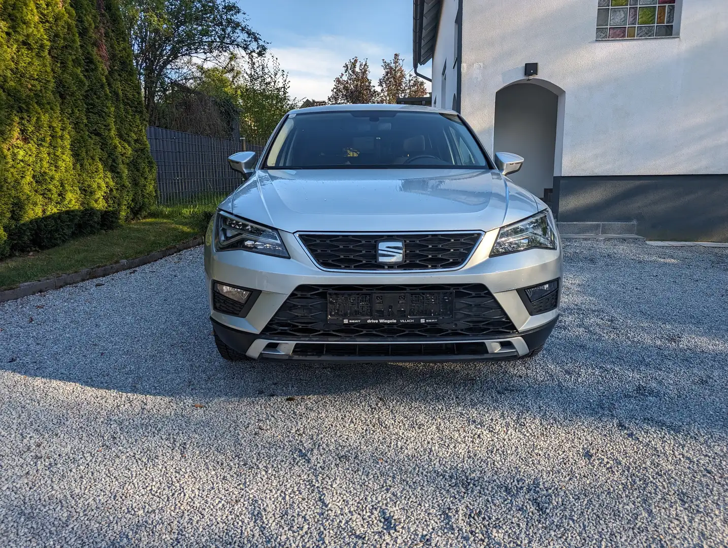 SEAT Ateca 1,4 Style ACT 4WD TSI Silber - 1