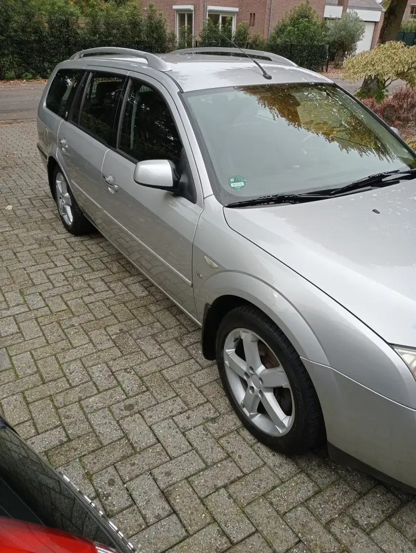 Ford Mondeo 3.0 V6 Ghia Exec. Gris - 2