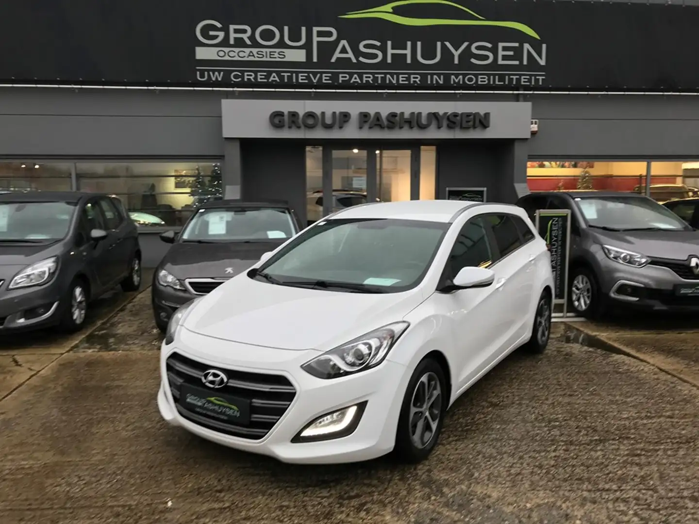 Hyundai i30 1.4cc 100pk Wit - 1