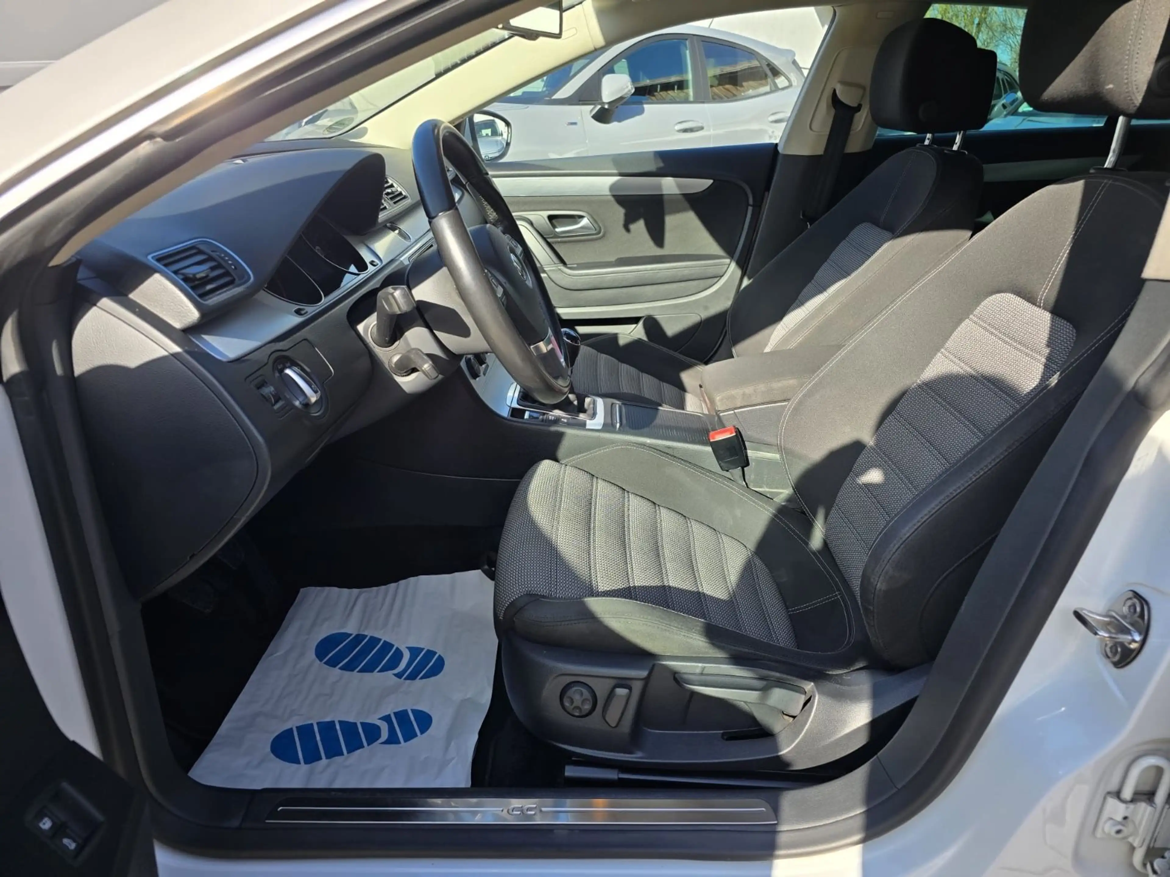 Volkswagen CC Basis BMT — photo 10