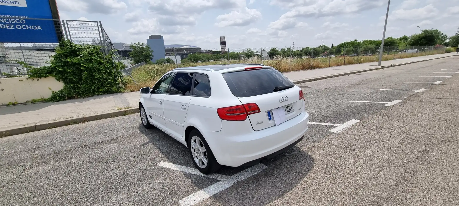 Audi A3 Sportback 1.6TDI Genuine Edition S-T Blanco - 2