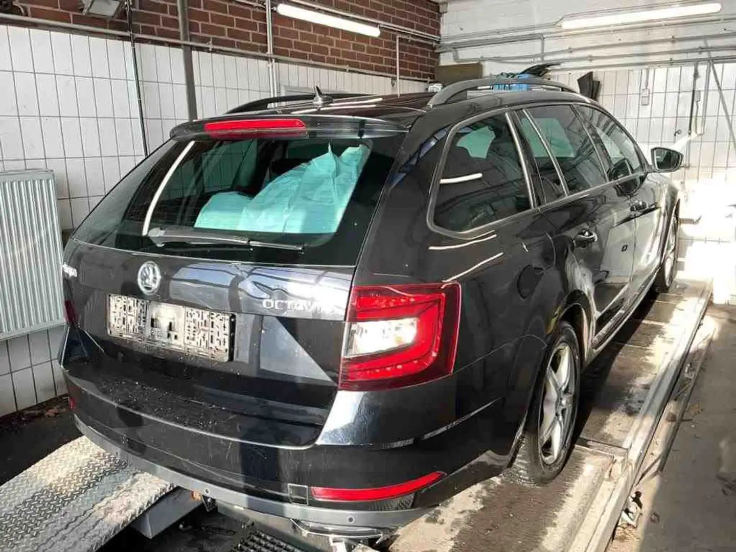 Skoda Octavia Combi 2.0TDI DSG*SPORT*LED*NAVI*17-ZOLL Negro - 2