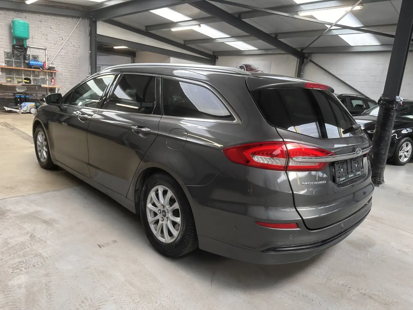 Ford Mondeo Mondeo Turnier 1.5 TDCi Titanium Grijs - 2