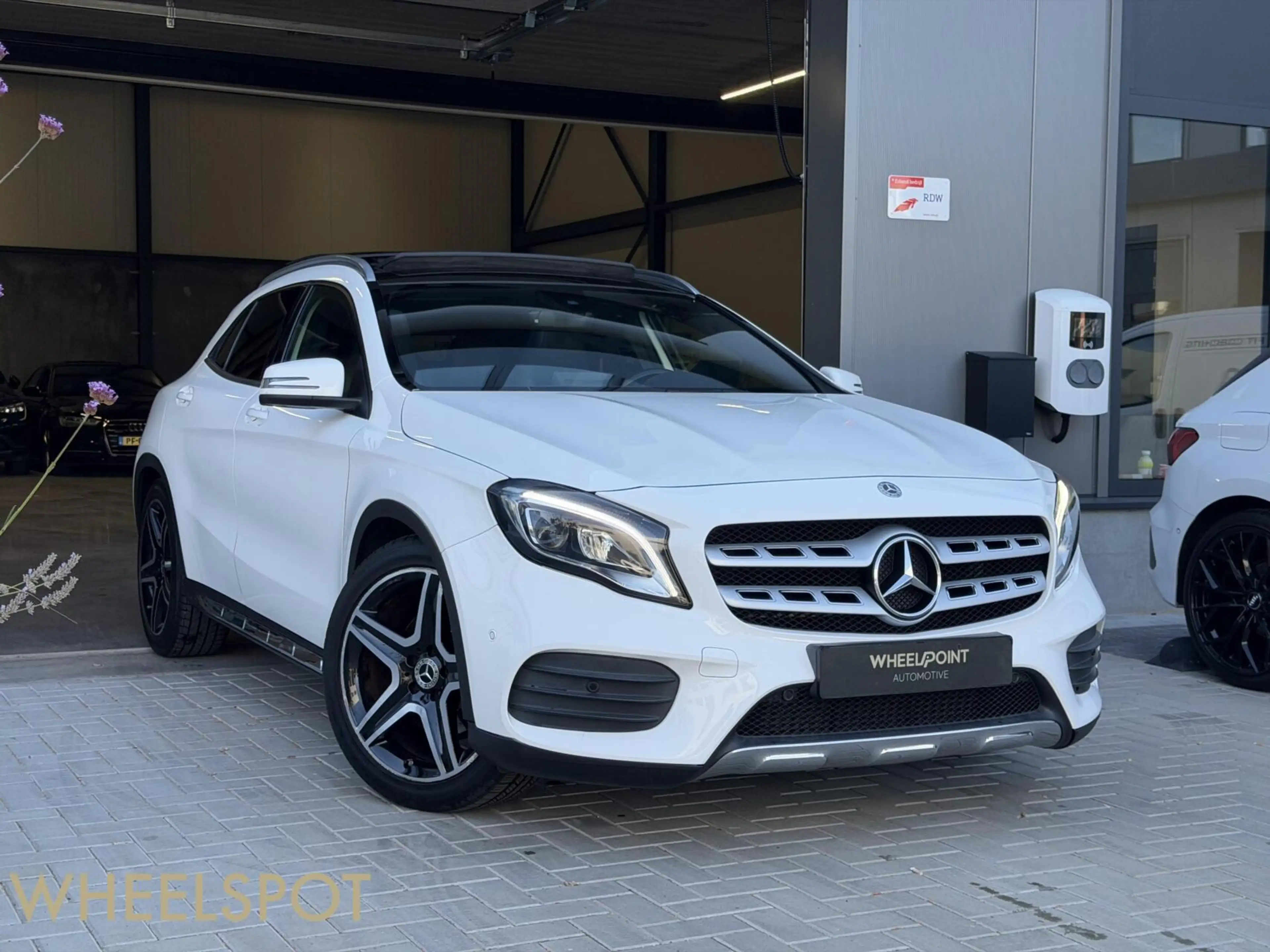 Mercedes-Benz GLA 250 4Matic AMG|Pano|Keyless|19 Inch|Camera — photo 5