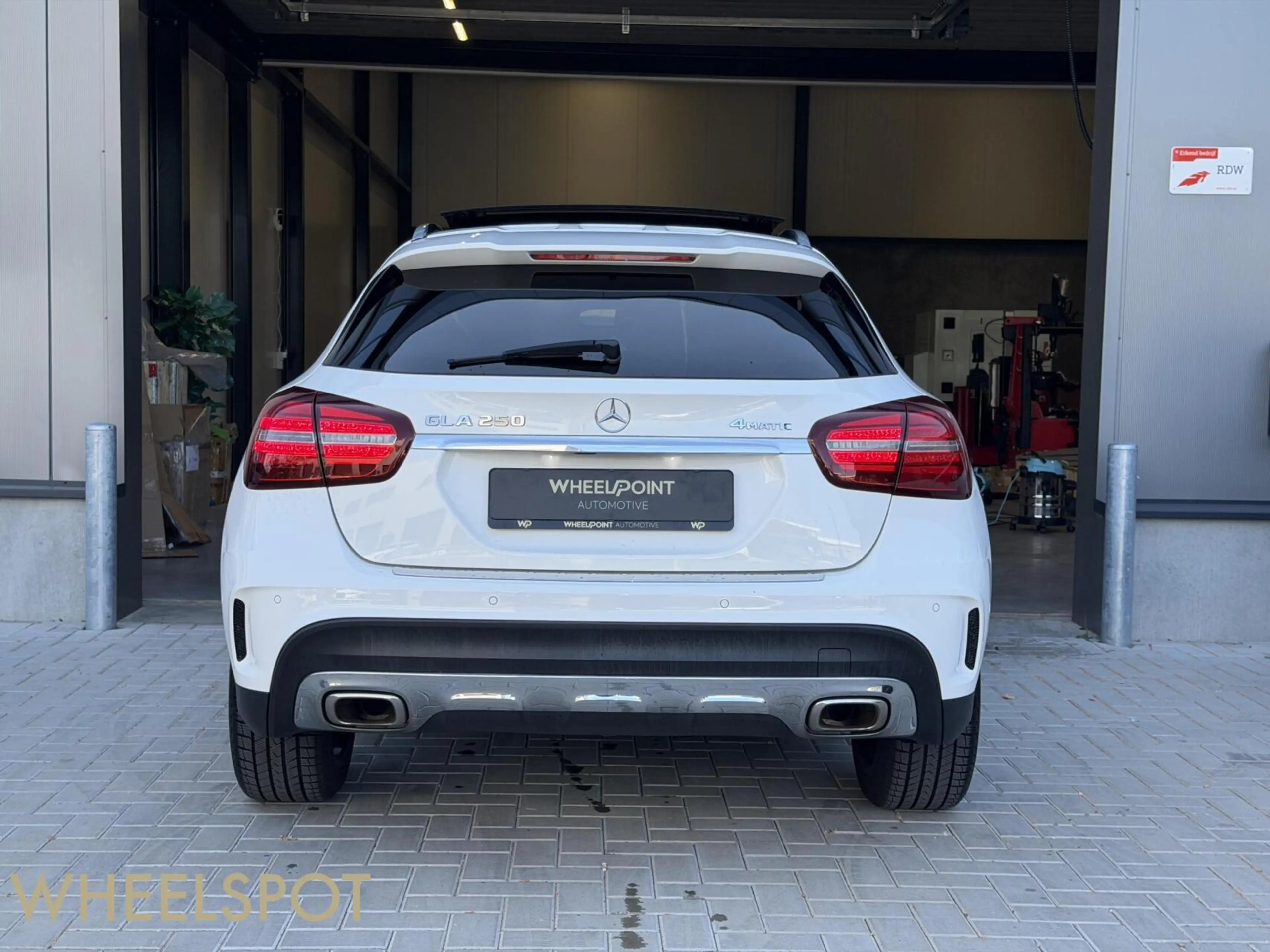 Mercedes-Benz GLA 250 4Matic AMG|Pano|Keyless|19 Inch|Camera — photo 8