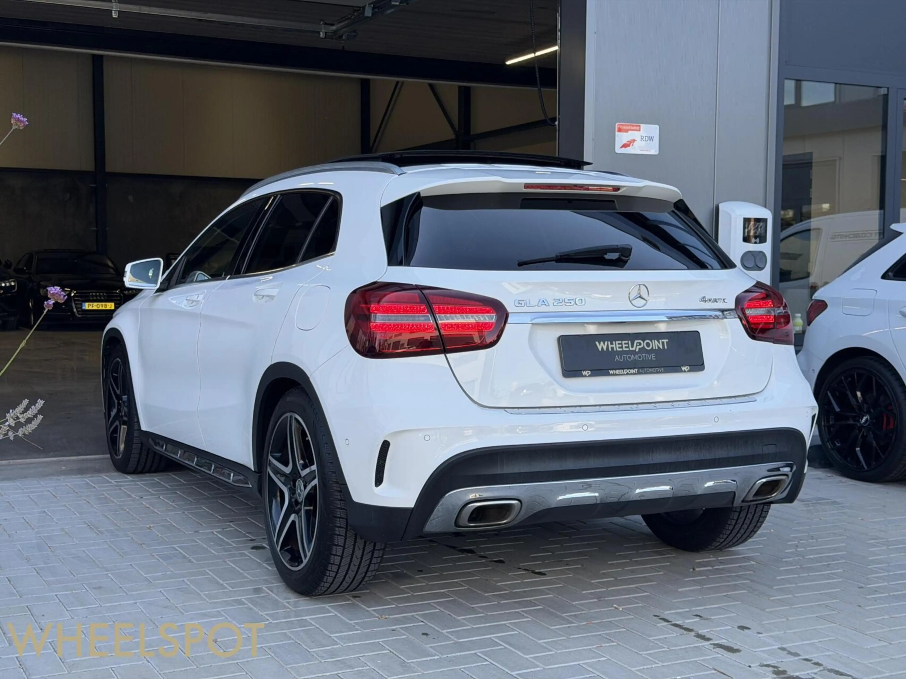 Mercedes-Benz GLA 250 4Matic AMG|Pano|Keyless|19 Inch|Camera — photo 7