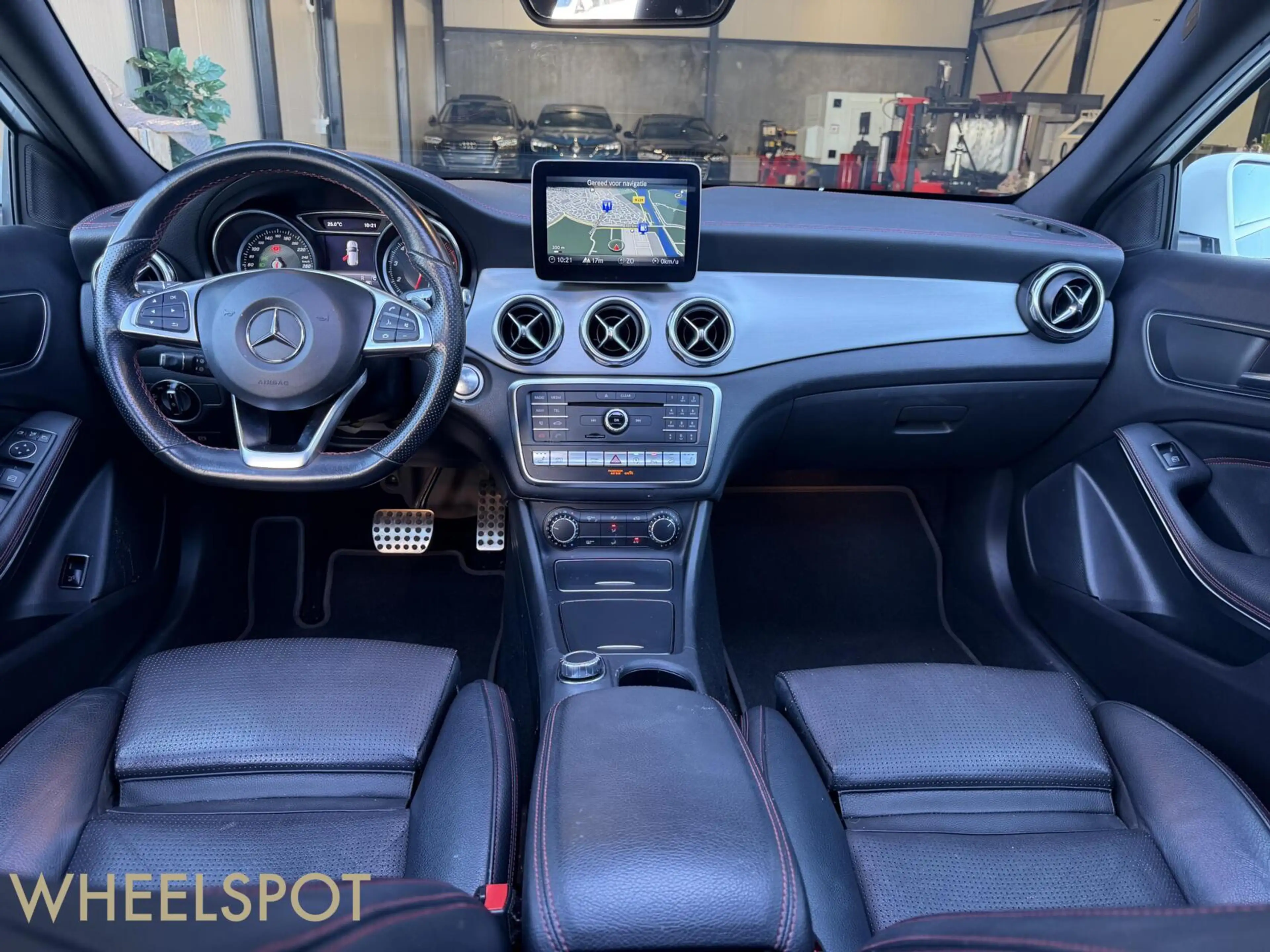 Mercedes-Benz GLA 250 4Matic AMG|Pano|Keyless|19 Inch|Camera — photo 3
