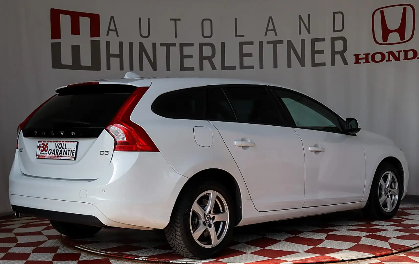 Volvo V60 D3 Geartronic / WINTERPAKET / XENON / NAVI / PDC Bianco - 2