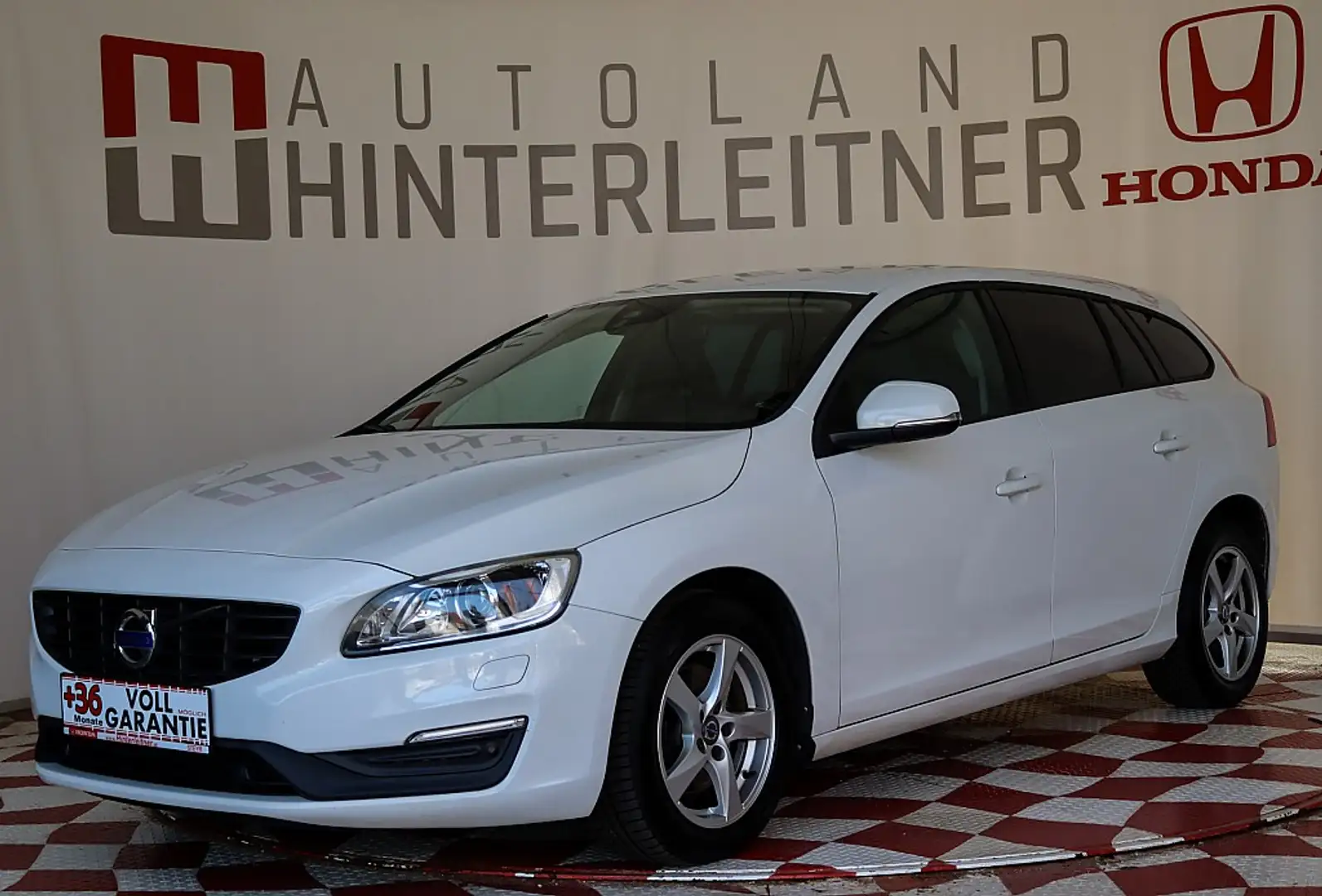 Volvo V60 D3 Geartronic / WINTERPAKET / XENON / NAVI / PDC Bianco - 1