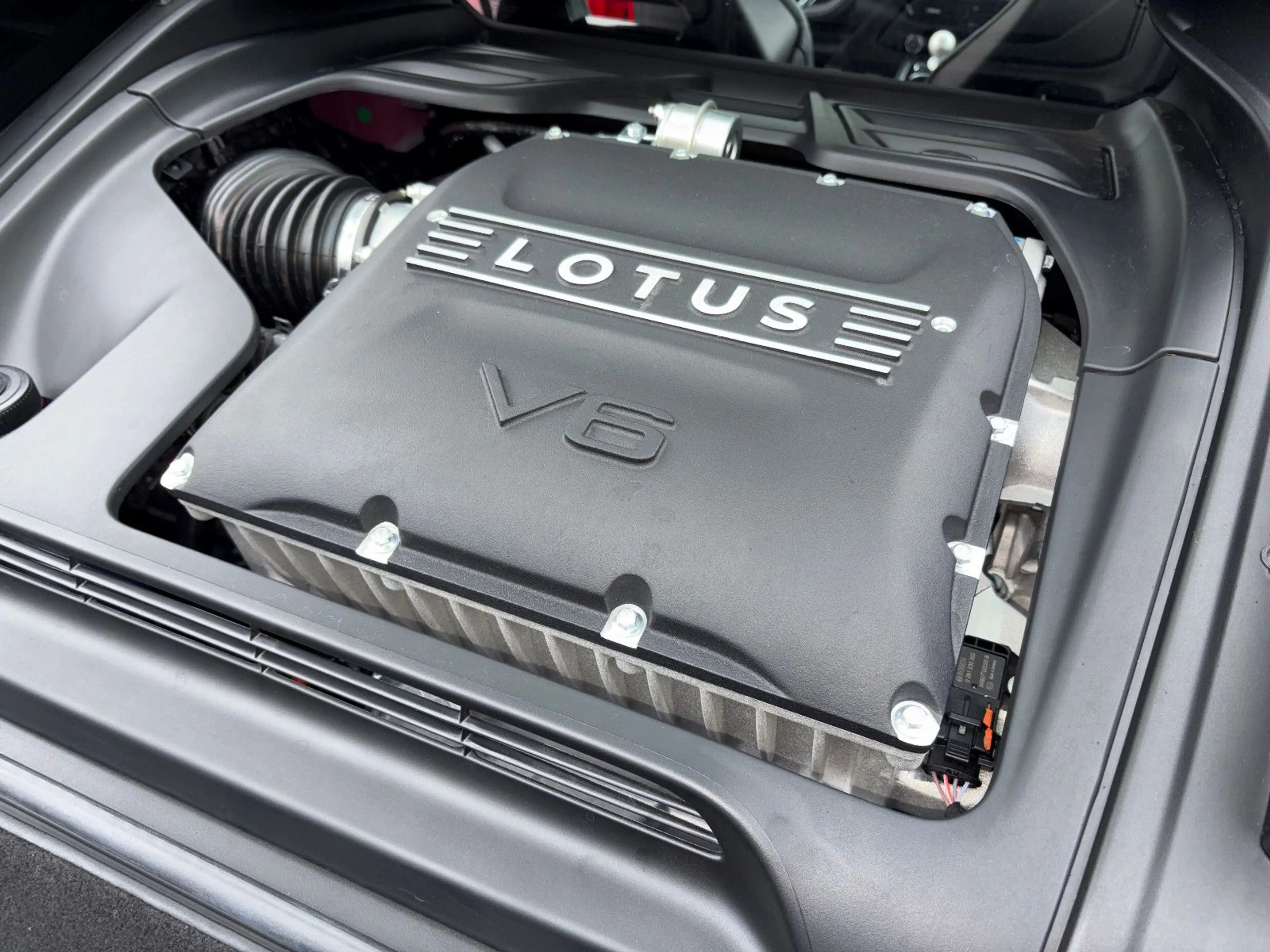 Lotus Emira V6 SE, Lotus am Ring by Komo-Tec GmbH — photo 9