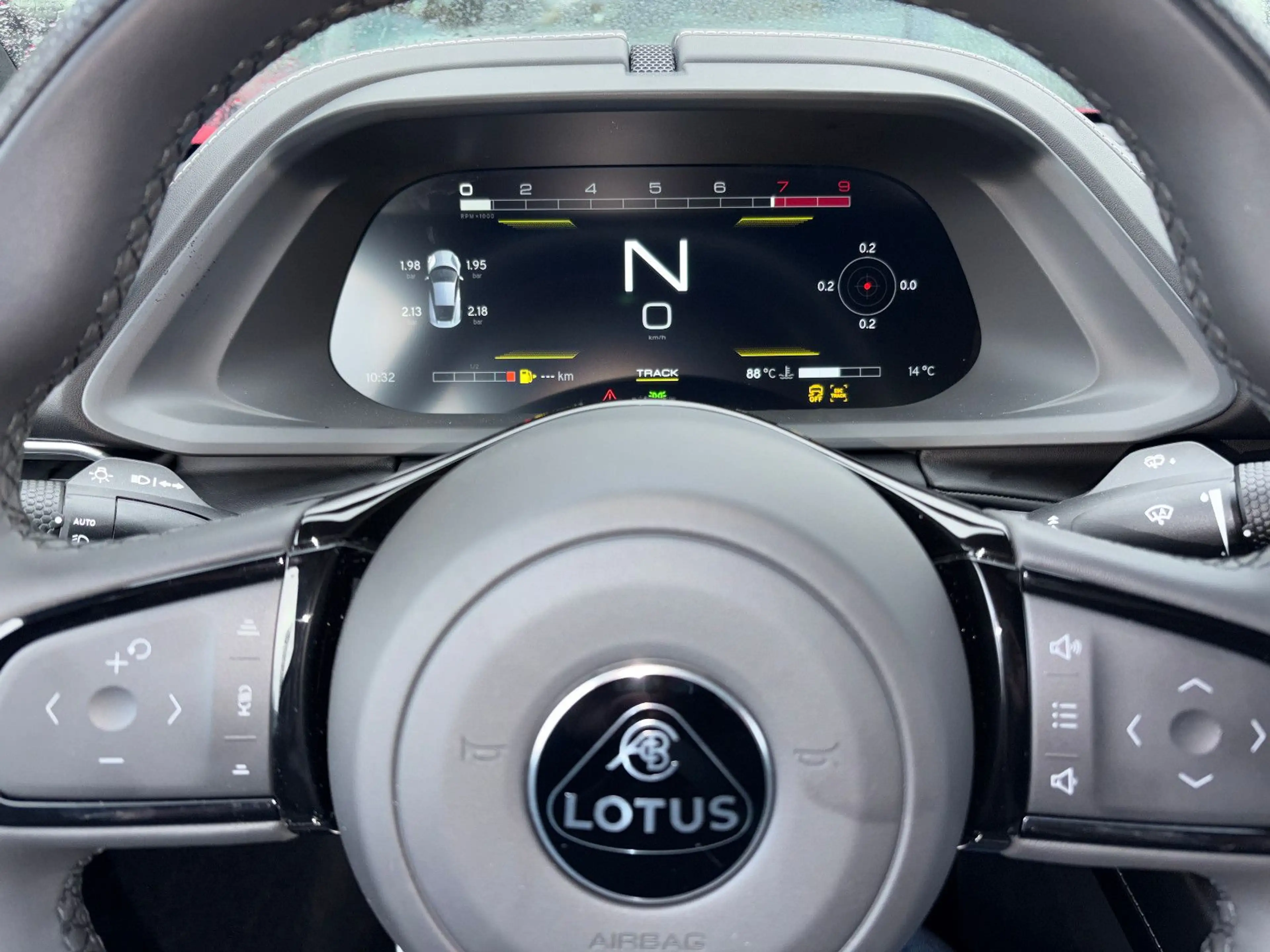 Lotus Emira V6 SE, Lotus am Ring by Komo-Tec GmbH — photo 17